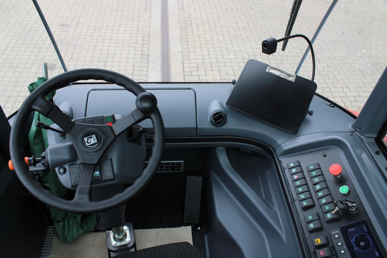 Kalmar TRL618I 4X4 - Terminalų vilkikas: foto 4 Kalmar TRL618I 4X4 - Terminalų vilkikas: foto 4