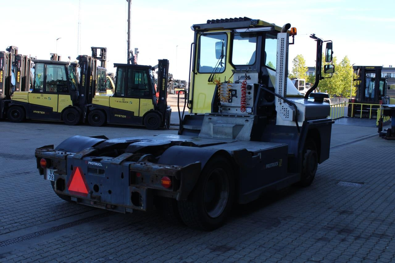 MOL RM255 4X4 - Terminalų vilkikas: foto 3 MOL RM255 4X4 - Terminalų vilkikas: foto 3