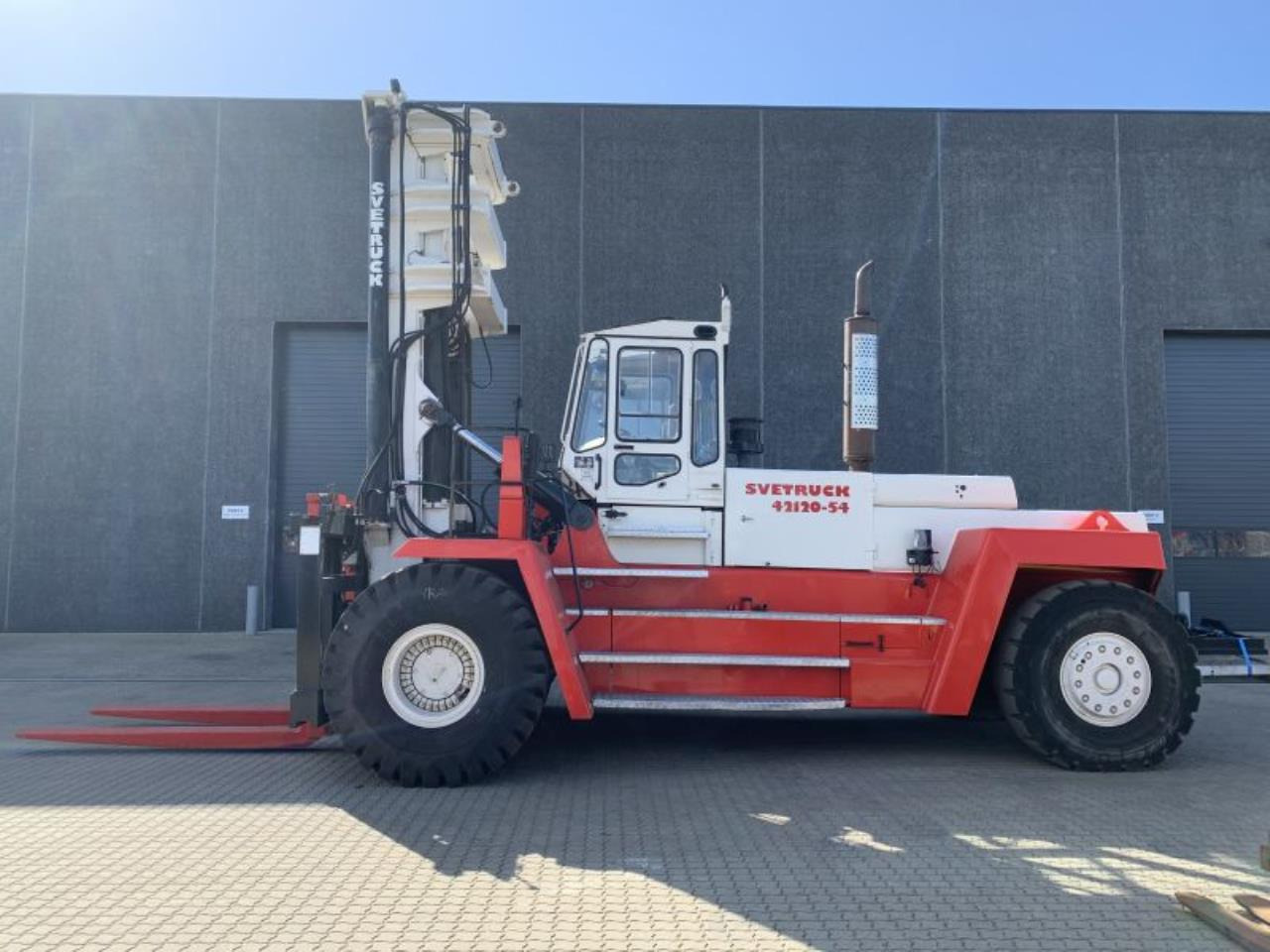 SveTruck 42120-54 - Dyzelinis krautuvas: foto 1 SveTruck 42120-54 - Dyzelinis krautuvas: foto 1