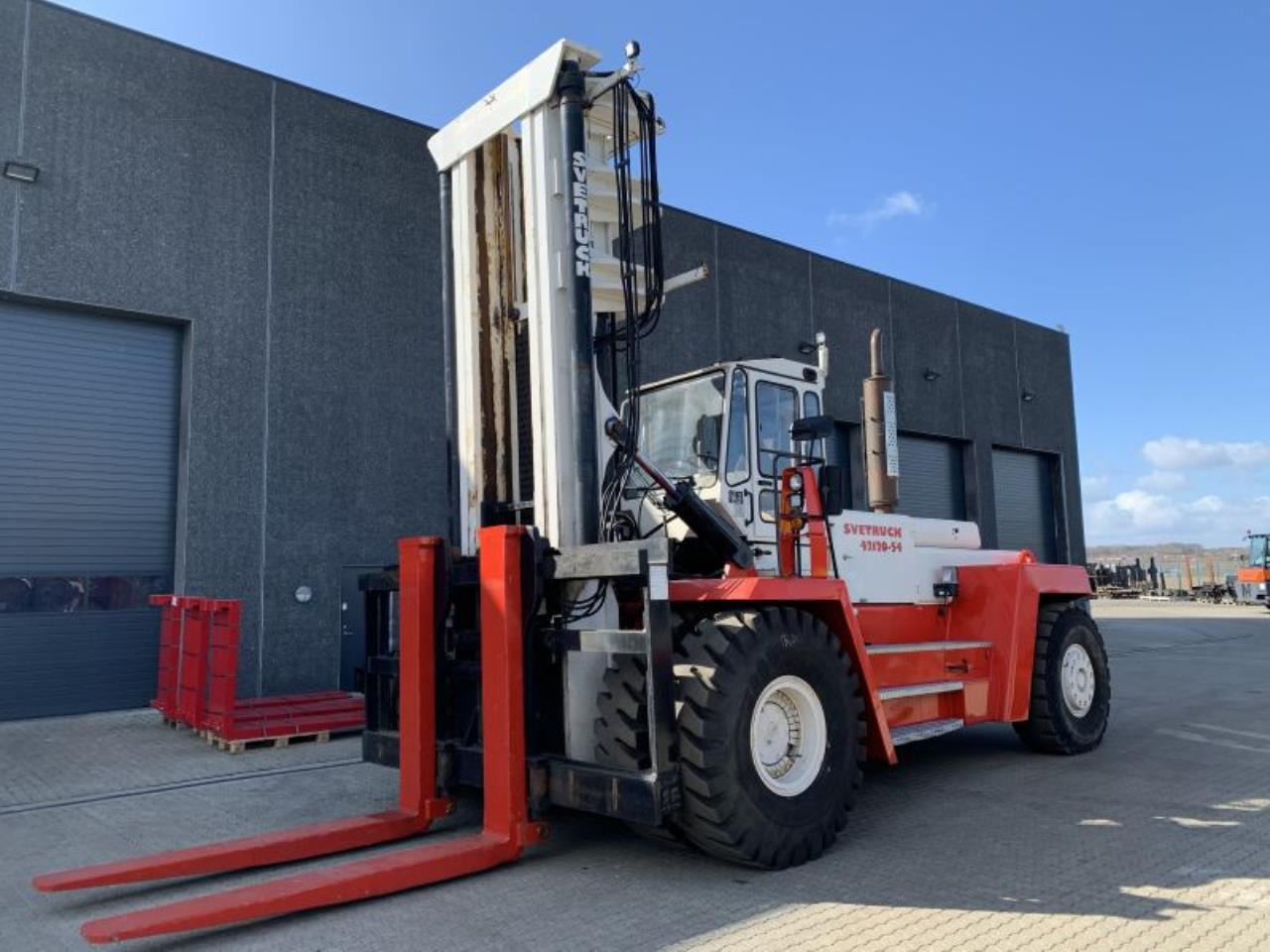 SveTruck 42120-54 - Dyzelinis krautuvas: foto 2 SveTruck 42120-54 - Dyzelinis krautuvas: foto 2