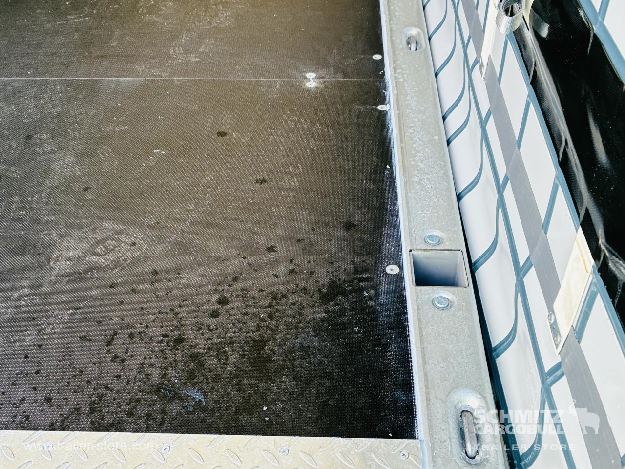 SCHMITZ Auflieger Curtainsider Mega - Tentinė puspriekabė: foto 2 SCHMITZ Auflieger Curtainsider Mega - Tentinė puspriekabė: foto 2