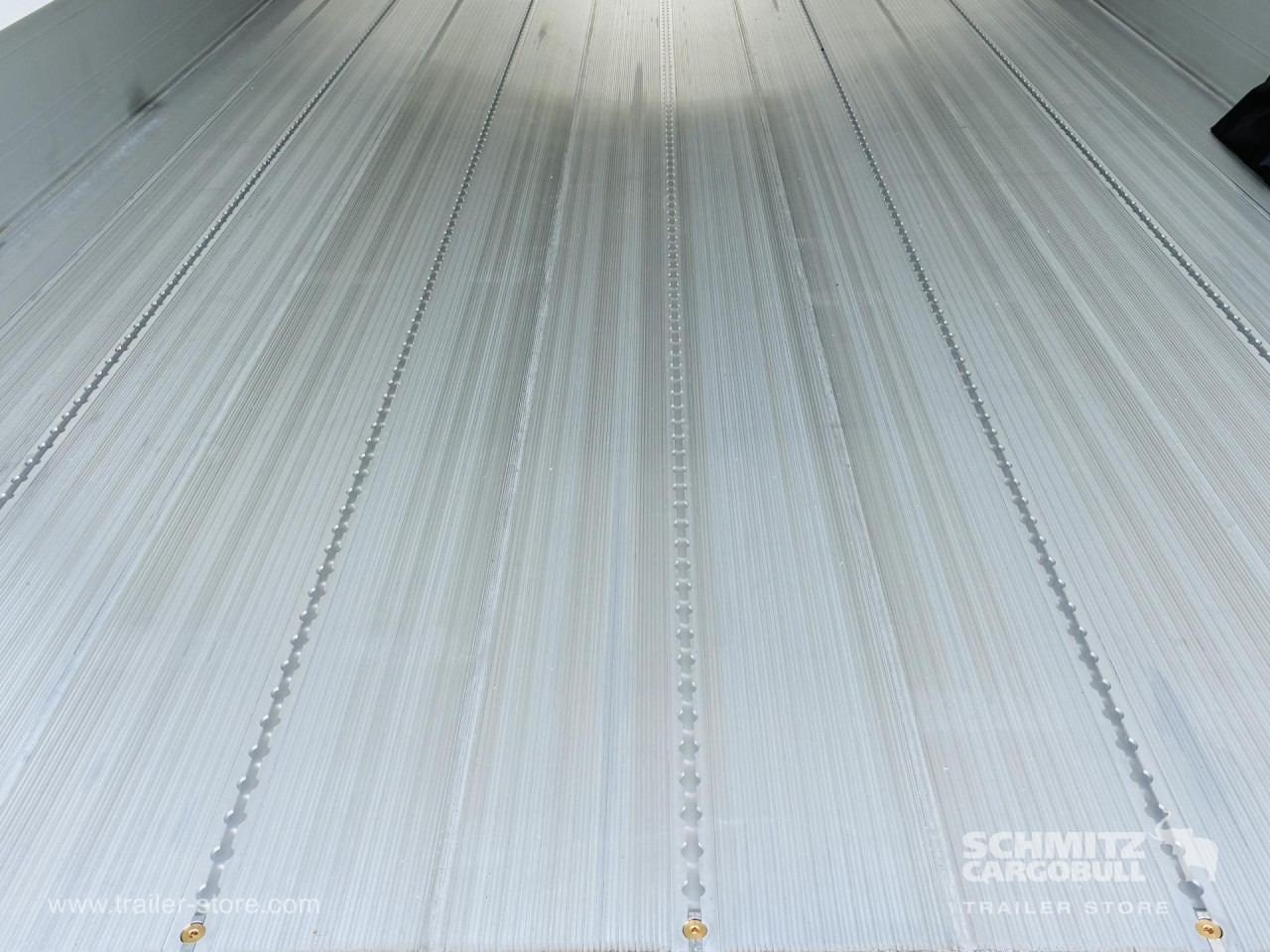 SCHMITZ Auflieger Tiefkühler Standard Taillift - Izoterminis puspriekabė: foto 3 SCHMITZ Auflieger Tiefkühler Standard Taillift - Izoterminis puspriekabė: foto 3