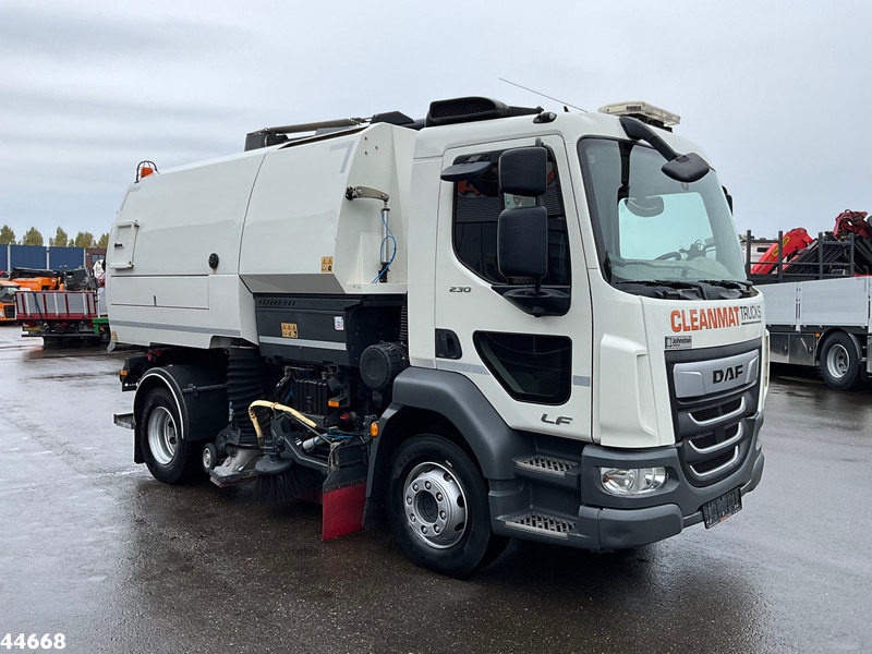 DAF FA LF 230 Euro 6 Johnston VT652 Just 87.278 km! - Gatvių šlavimo mašina: foto 4 DAF FA LF 230 Euro 6 Johnston VT652 Just 87.278 km! - Gatvių šlavimo mašina: foto 4