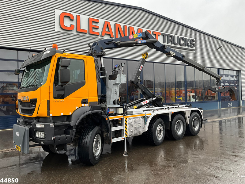 Iveco Trakker AD380T41W 8x6 Euro 6 HMF 19 Tonmeter Z-kraan - Hook-lift sunkvežimis, Sunkvežimis su kranu: foto 1 Iveco Trakker AD380T41W 8x6 Euro 6 HMF 19 Tonmeter Z-kraan - Hook-lift sunkvežimis, Sunkvežimis su kranu: foto 1