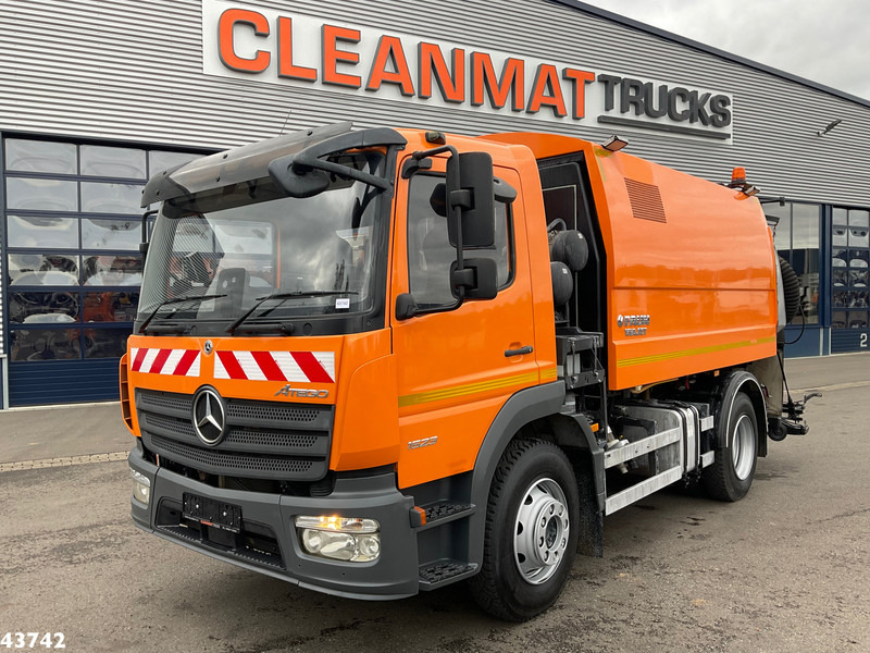 Mercedes-Benz ATEGO 1523 Faun VIAJET 6 R/HS Wegdekreiniger Just 14.776 km! - Gatvių šlavimo mašina: foto 2 Mercedes-Benz ATEGO 1523 Faun VIAJET 6 R/HS Wegdekreiniger Just 14.776 km! - Gatvių šlavimo mašina: foto 2