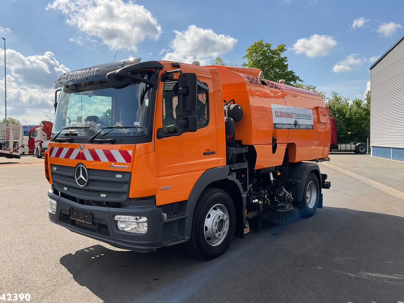 Mercedes-Benz Atego 1321 Bucher Cityfant 6000 Just 49.567 km! - Gatvių šlavimo mašina: foto 5 Mercedes-Benz Atego 1321 Bucher Cityfant 6000 Just 49.567 km! - Gatvių šlavimo mašina: foto 5