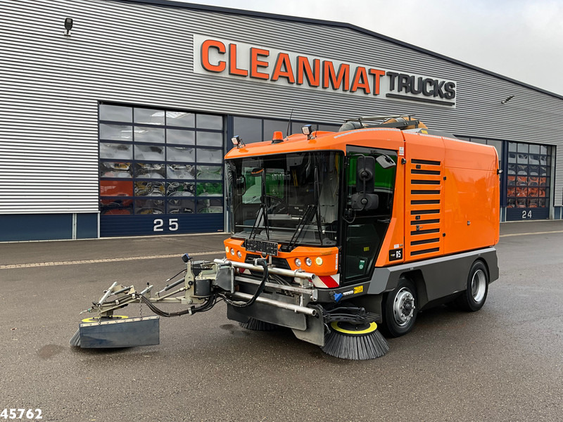 Ravo 580 Euro 6 with 3-rd brush - Gatvių šlavimo mašina: foto 3 Ravo 580 Euro 6 with 3-rd brush - Gatvių šlavimo mašina: foto 3