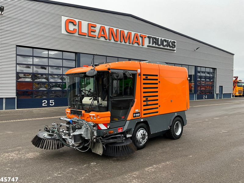 Ravo 580 with 3-rd brush - Gatvių šlavimo mašina: foto 3 Ravo 580 with 3-rd brush - Gatvių šlavimo mašina: foto 3