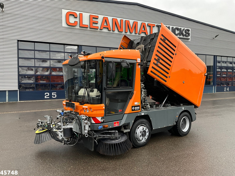 Ravo 580 with 3-rd brush - Gatvių šlavimo mašina: foto 1 Ravo 580 with 3-rd brush - Gatvių šlavimo mašina: foto 1