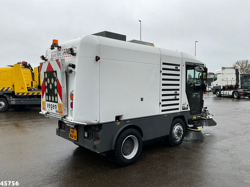 Ravo 580 with 3-rd brush - Gatvių šlavimo mašina: foto 5 Ravo 580 with 3-rd brush - Gatvių šlavimo mašina: foto 5