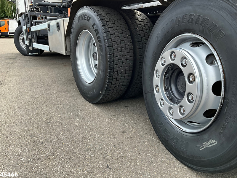 Hook-lift sunkvežimis, Sunkvežimis su kranu Scania P 400 Retarder Hiab 8 Tonmeter laadkraan: foto 7