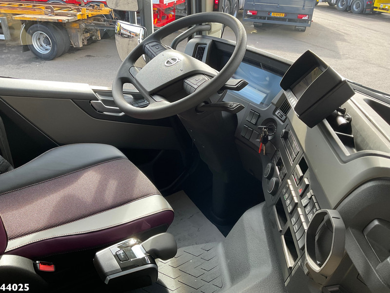 Interior photo 1: Volvo FM 460 8x2 Hiab 25 Tonmeter laadkraan lizingą Volvo FM 460 8x2 Hiab 25 Tonmeter laadkraan