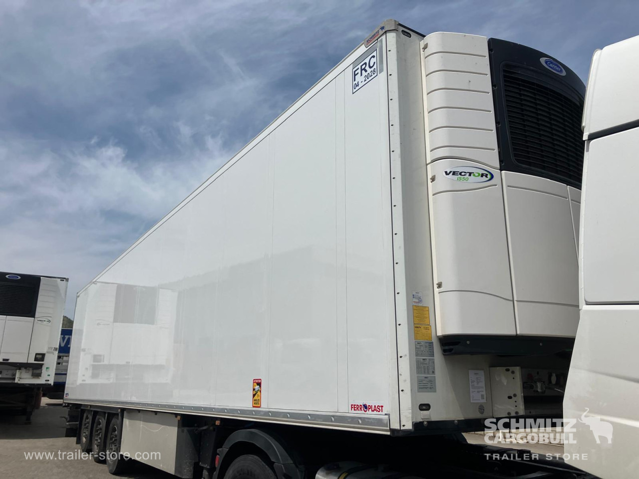 SCHMITZ Semiremolque Frigo Standard Double deck - Izoterminis puspriekabė: foto 1 SCHMITZ Semiremolque Frigo Standard Double deck - Izoterminis puspriekabė: foto 1