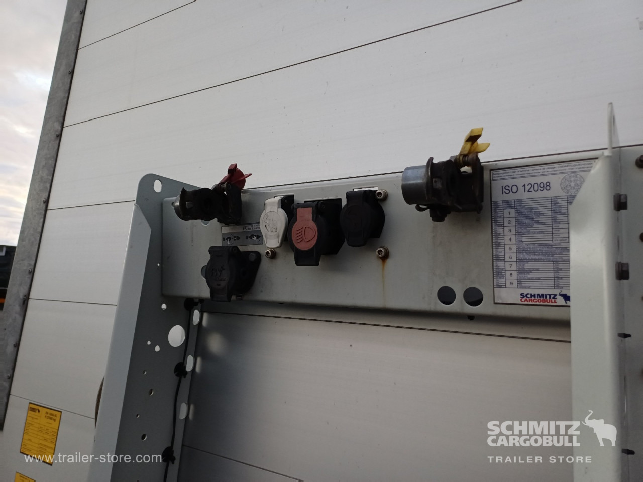 SCHMITZ Auflieger Curtainsider Mega - Tentinė puspriekabė: foto 2 SCHMITZ Auflieger Curtainsider Mega - Tentinė puspriekabė: foto 2