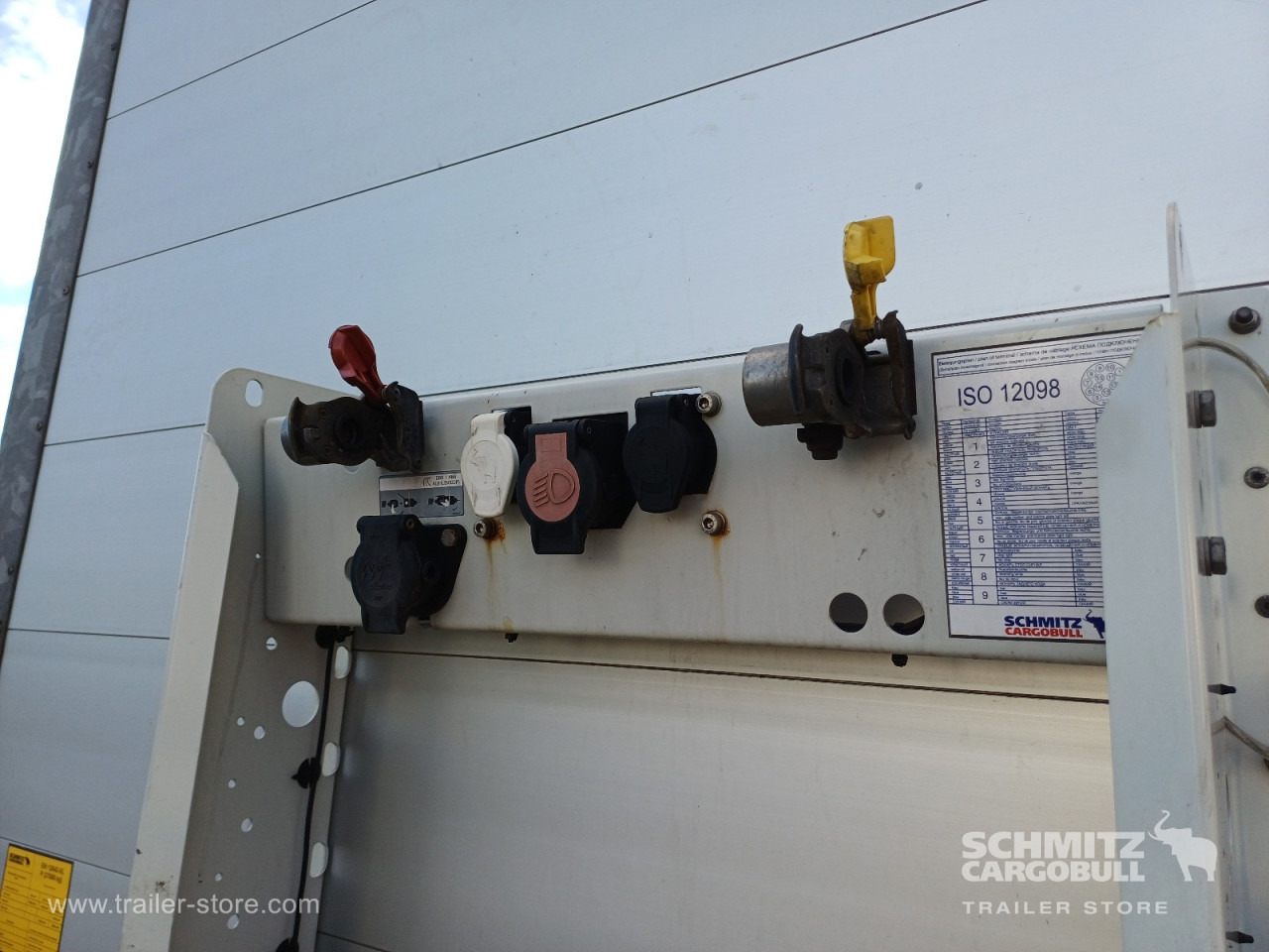 SCHMITZ Auflieger Curtainsider Mega - Tentinė puspriekabė: foto 2 SCHMITZ Auflieger Curtainsider Mega - Tentinė puspriekabė: foto 2