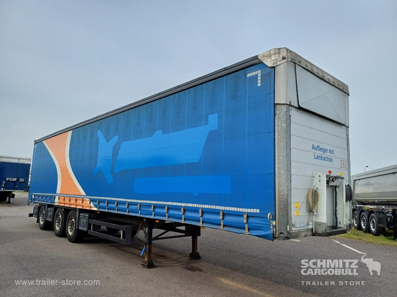 SCHMITZ Auflieger Curtainsider Standard Forklift holder - Tentinė puspriekabė: foto 1 SCHMITZ Auflieger Curtainsider Standard Forklift holder - Tentinė puspriekabė: foto 1