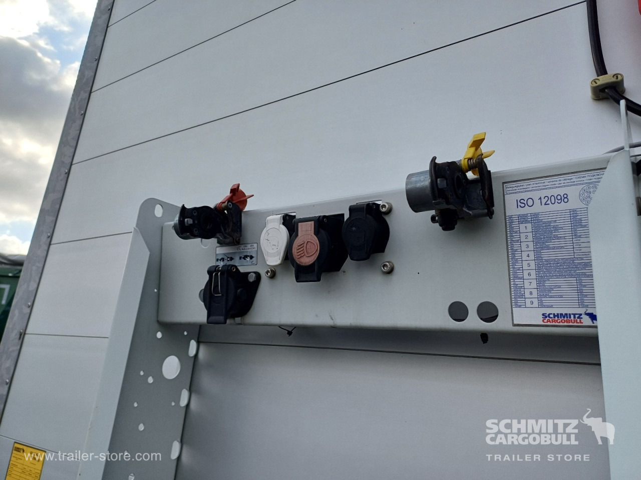 SCHMITZ Auflieger Curtainsider Standard - Tentinė puspriekabė: foto 2 SCHMITZ Auflieger Curtainsider Standard - Tentinė puspriekabė: foto 2