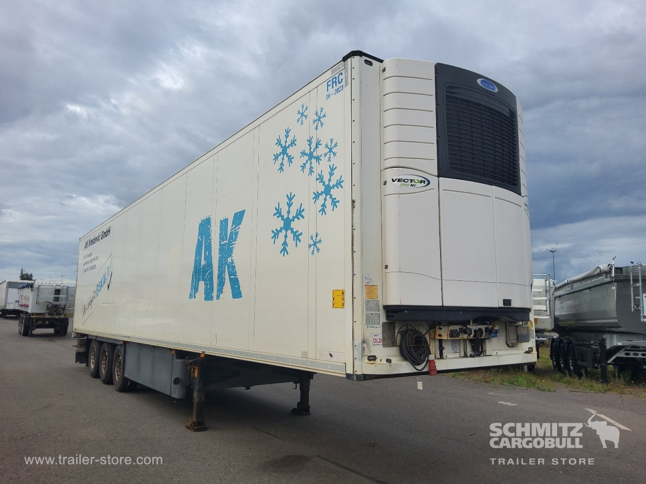 SCHMITZ Auflieger Tiefkühler Multitemp - Izoterminis puspriekabė: foto 1 SCHMITZ Auflieger Tiefkühler Multitemp - Izoterminis puspriekabė: foto 1