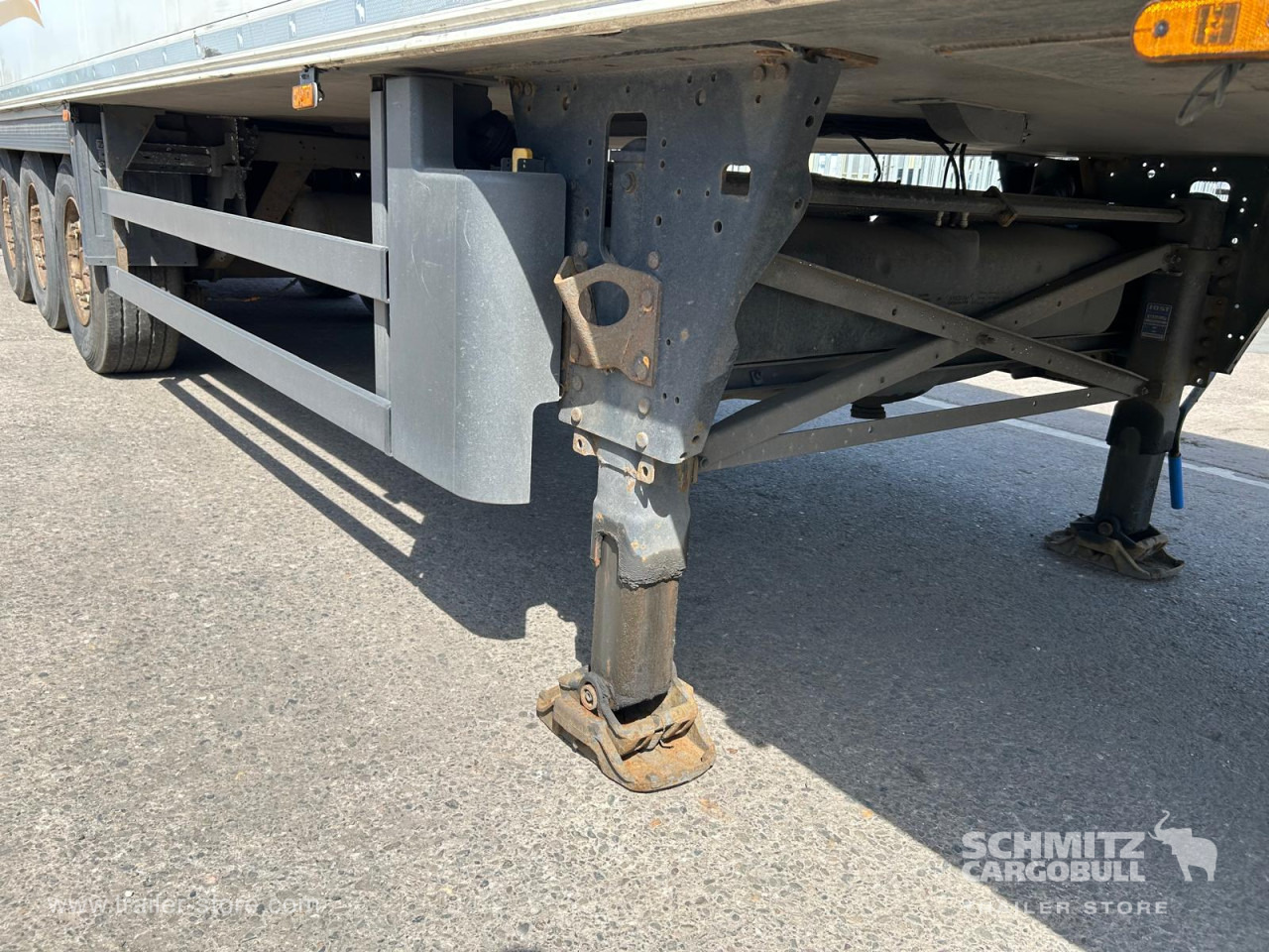 SCHMITZ Reefer Standard - Izoterminis puspriekabė: foto 2 SCHMITZ Reefer Standard - Izoterminis puspriekabė: foto 2