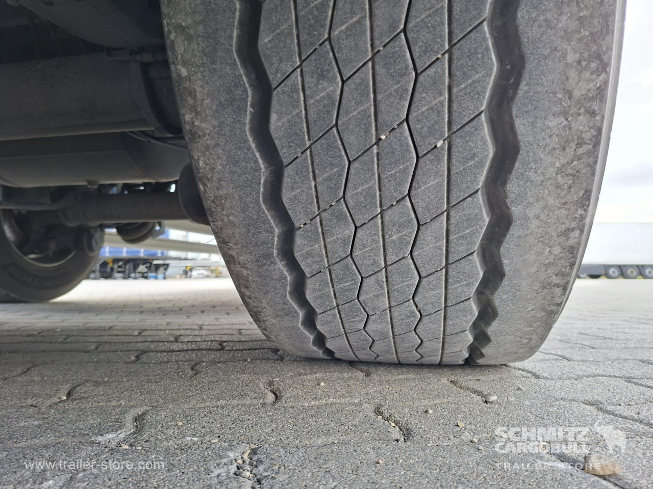 SCHMITZ Mélyhűtő koffer Szabvány - Izoterminis puspriekabė: foto 4 SCHMITZ Mélyhűtő koffer Szabvány - Izoterminis puspriekabė: foto 4