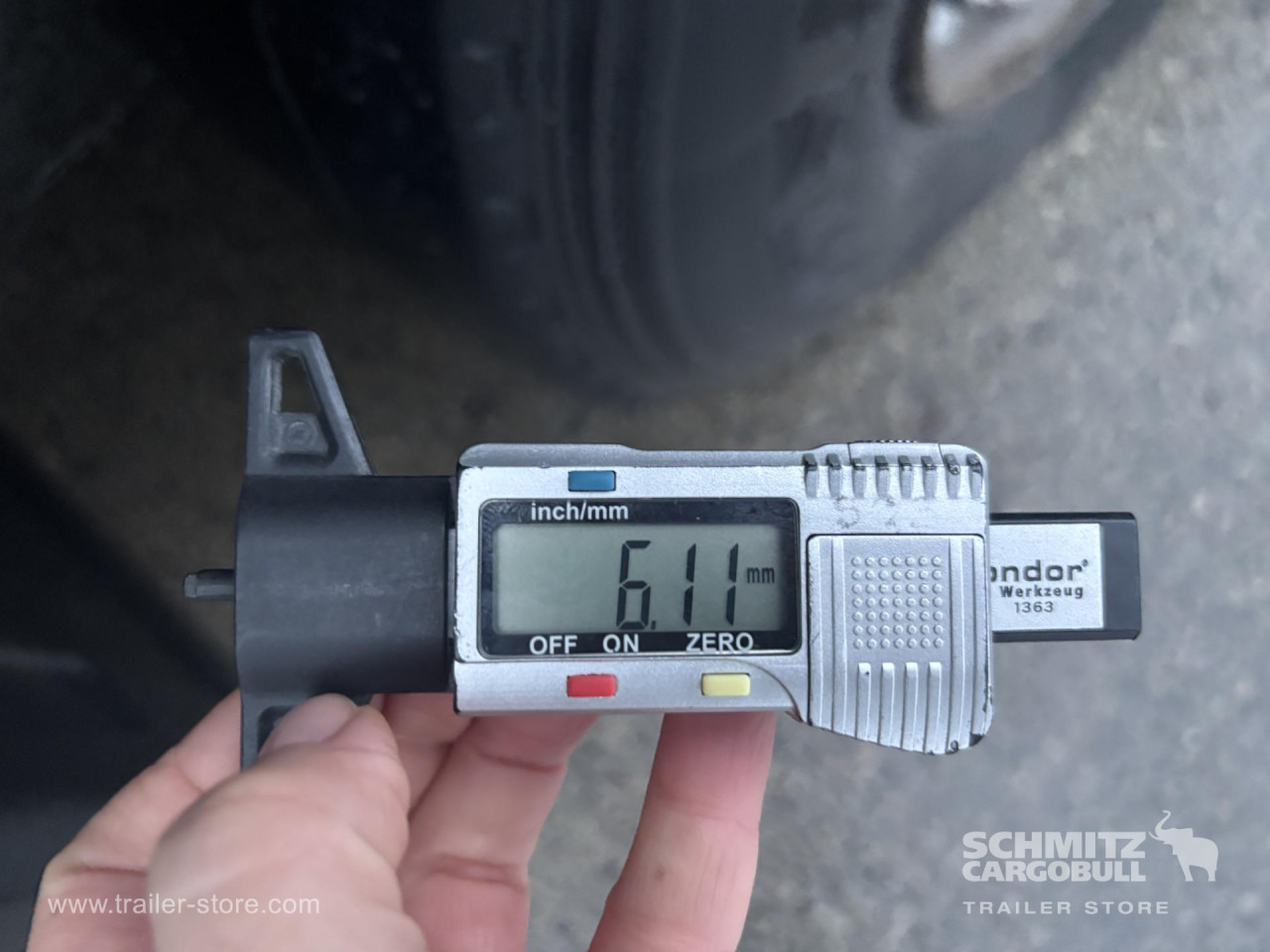 SCHMITZ Curtainsider Mega - Tentinė puspriekabė: foto 3 SCHMITZ Curtainsider Mega - Tentinė puspriekabė: foto 3