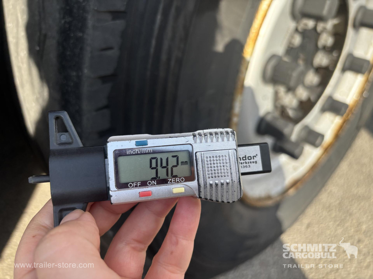 SCHMITZ Curtainsider Standard - Tentinė puspriekabė: foto 4 SCHMITZ Curtainsider Standard - Tentinė puspriekabė: foto 4