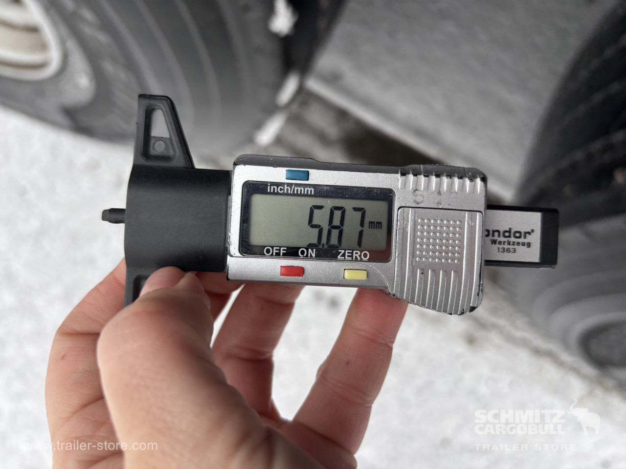 SCHMITZ Curtainsider Standard - Tentinė puspriekabė: foto 4 SCHMITZ Curtainsider Standard - Tentinė puspriekabė: foto 4