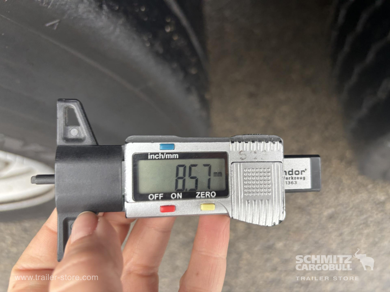 SCHMITZ Curtainsider Standard - Tentinė puspriekabė: foto 2 SCHMITZ Curtainsider Standard - Tentinė puspriekabė: foto 2