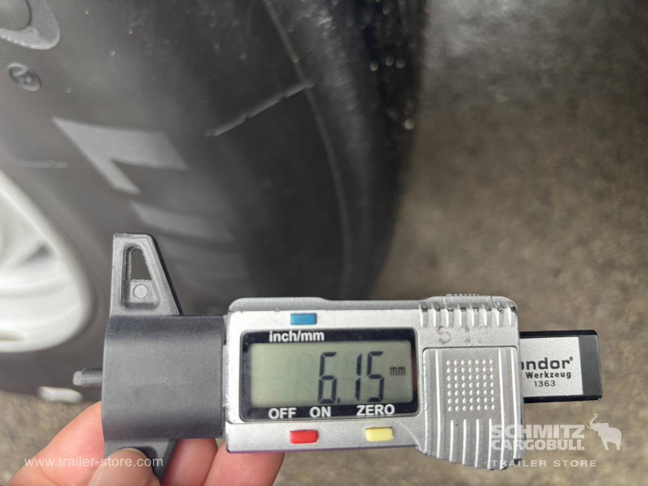 SCHMITZ Curtainsider Standard - Tentinė puspriekabė: foto 2 SCHMITZ Curtainsider Standard - Tentinė puspriekabė: foto 2