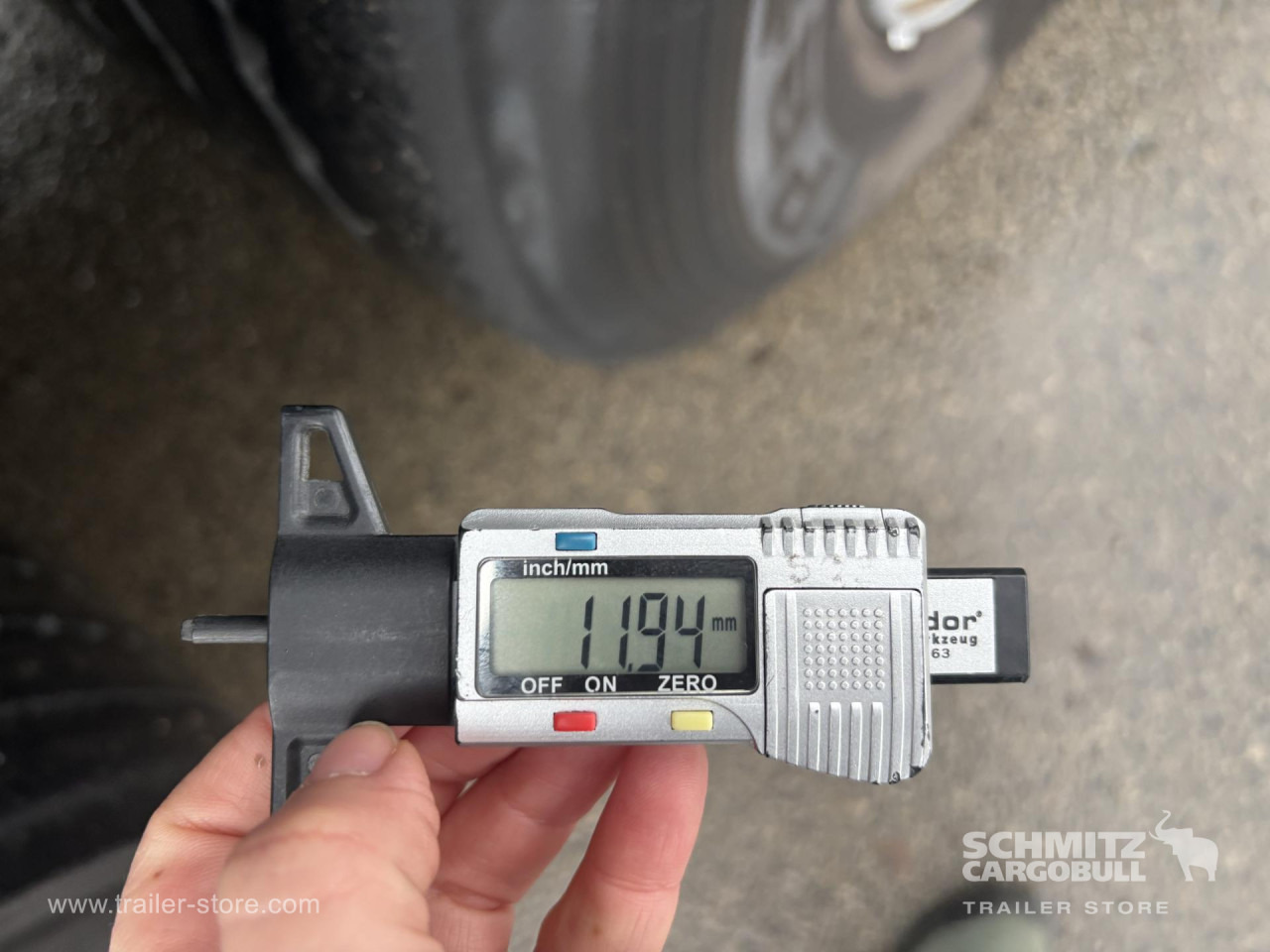 SCHMITZ Curtainsider Standard - Tentinė puspriekabė: foto 4 SCHMITZ Curtainsider Standard - Tentinė puspriekabė: foto 4