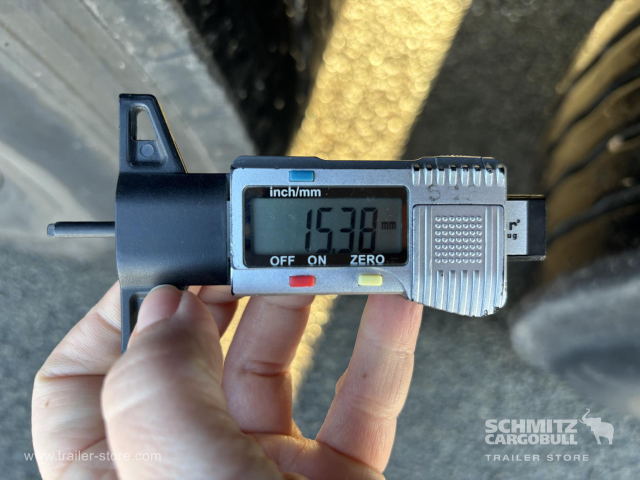 SCHMITZ Curtainsider Standard - Tentinė puspriekabė: foto 2 SCHMITZ Curtainsider Standard - Tentinė puspriekabė: foto 2