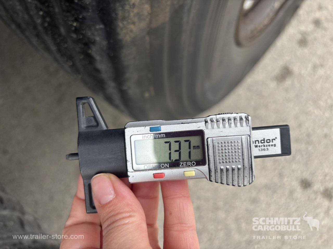 SCHMITZ Curtainsider Standard - Tentinė puspriekabė: foto 2 SCHMITZ Curtainsider Standard - Tentinė puspriekabė: foto 2