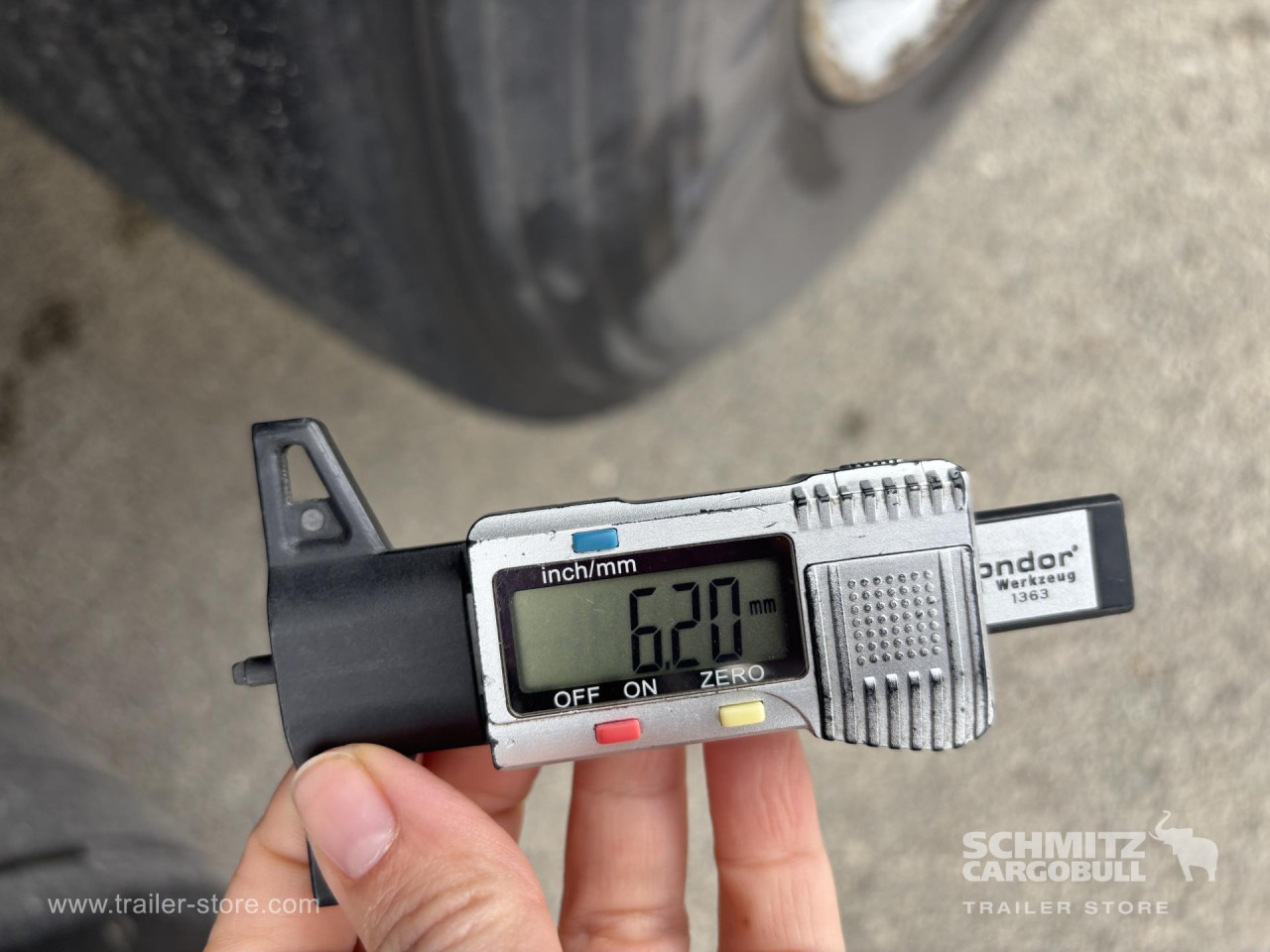 SCHMITZ Curtainsider Standard - Tentinė puspriekabė: foto 2 SCHMITZ Curtainsider Standard - Tentinė puspriekabė: foto 2