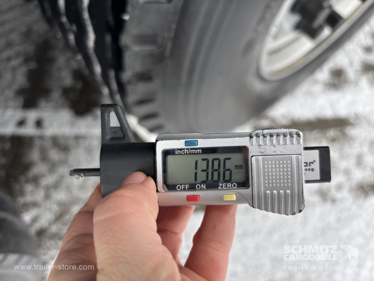 SCHMITZ Curtainsider Standard - Tentinė puspriekabė: foto 2 SCHMITZ Curtainsider Standard - Tentinė puspriekabė: foto 2