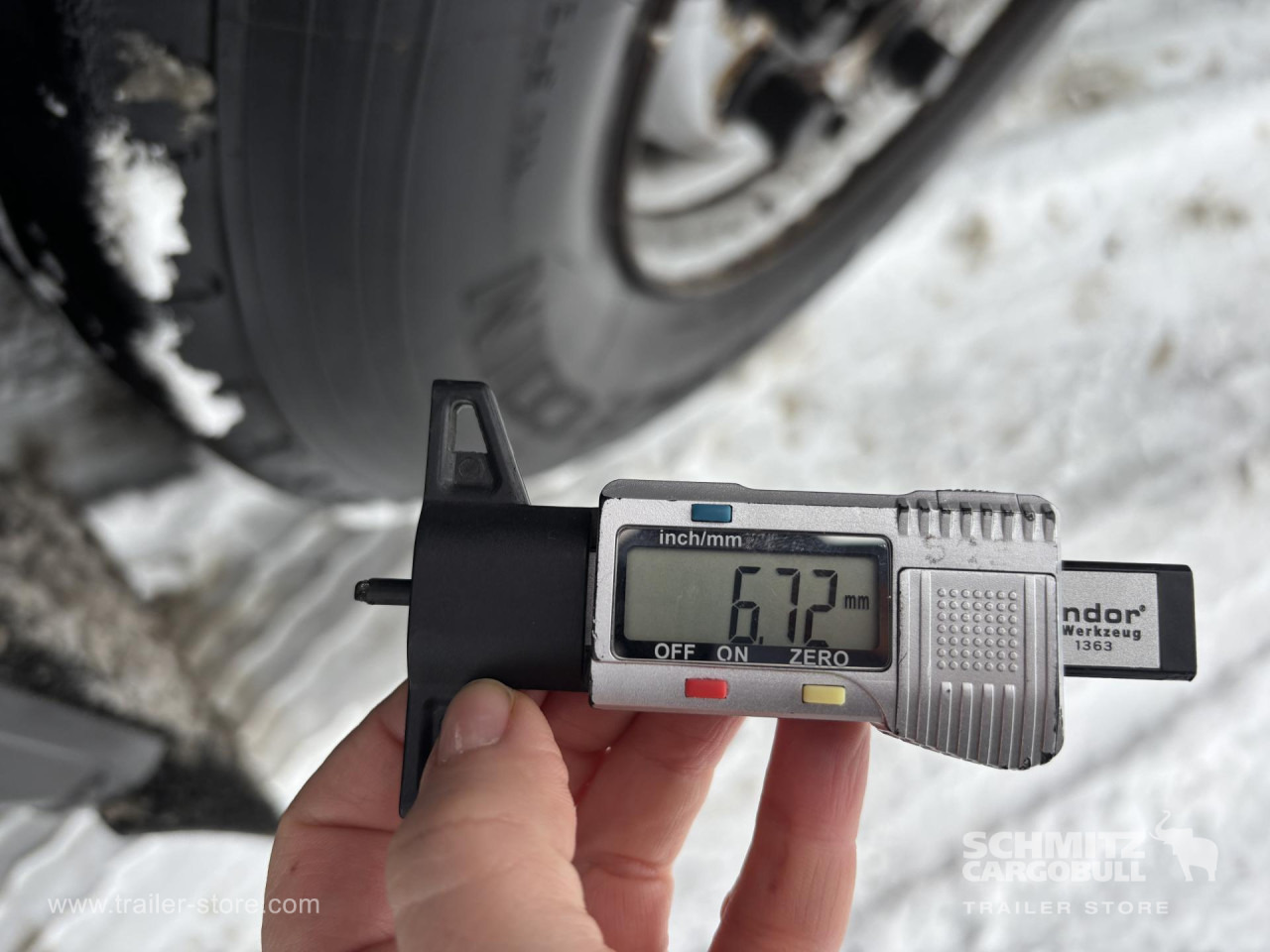 SCHMITZ Curtainsider Standard - Tentinė puspriekabė: foto 2 SCHMITZ Curtainsider Standard - Tentinė puspriekabė: foto 2