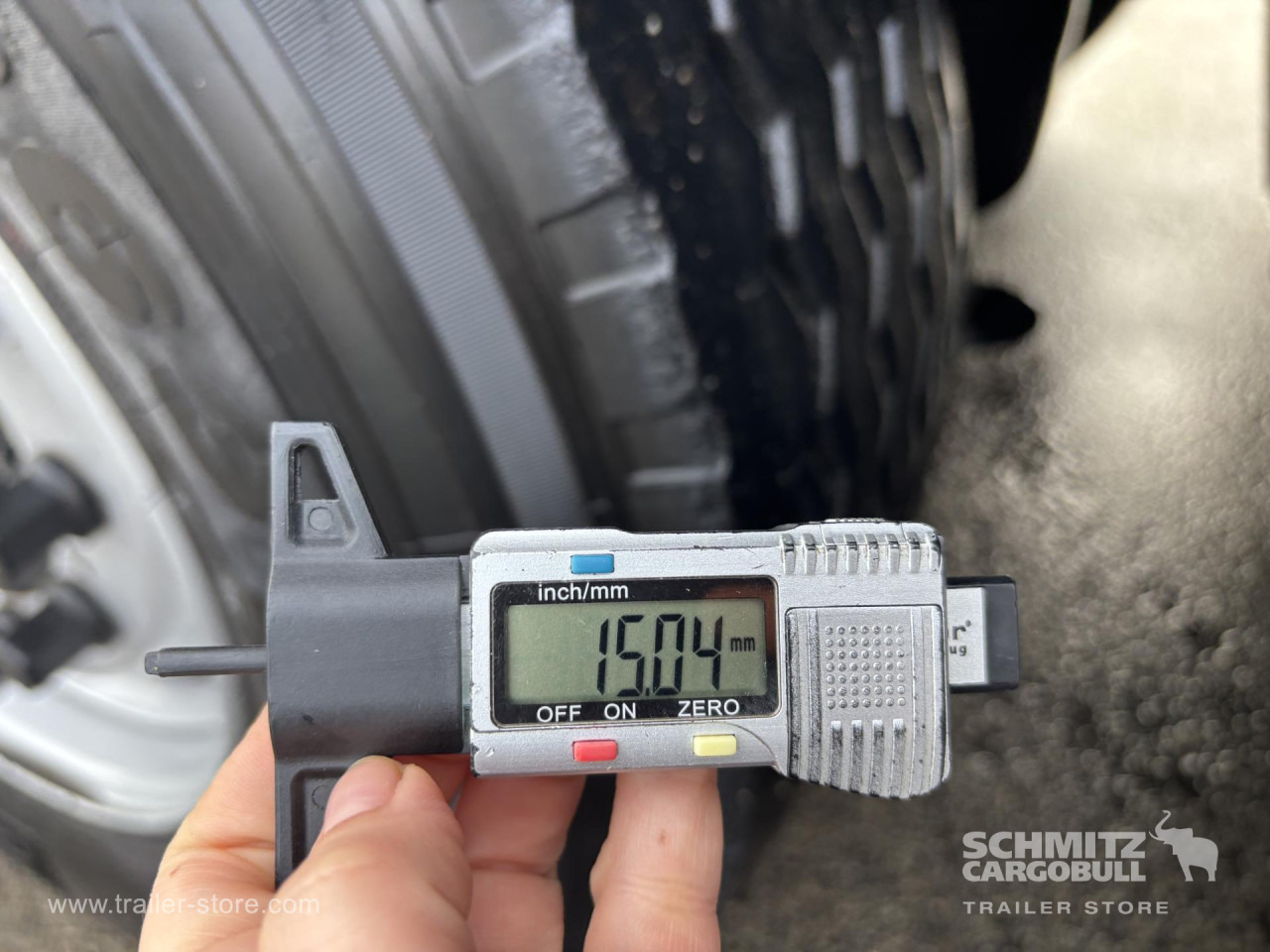 SCHMITZ Curtainsider Standard - Tentinė puspriekabė: foto 2 SCHMITZ Curtainsider Standard - Tentinė puspriekabė: foto 2