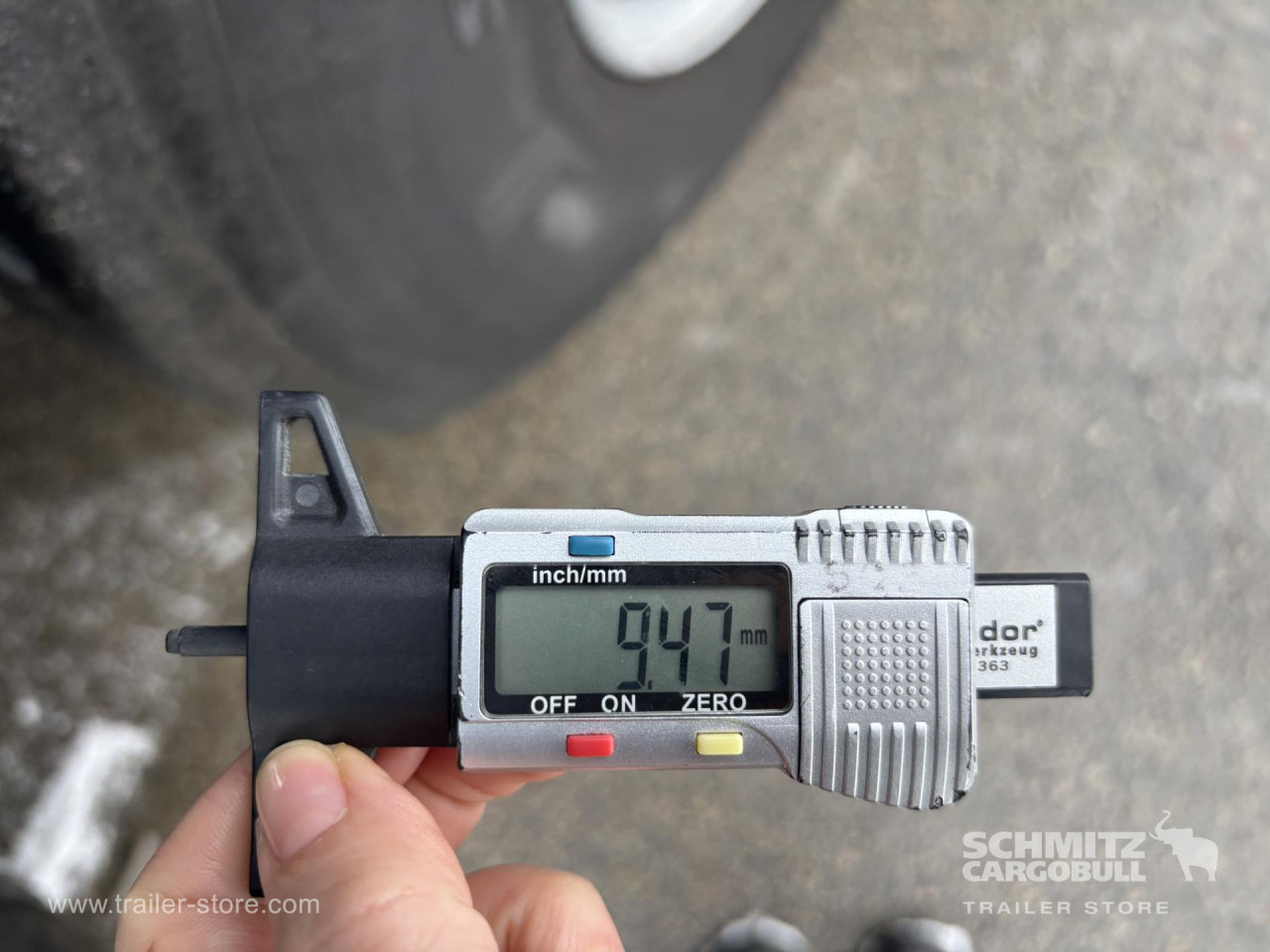 SCHMITZ Curtainsider Standard - Tentinė puspriekabė: foto 2 SCHMITZ Curtainsider Standard - Tentinė puspriekabė: foto 2