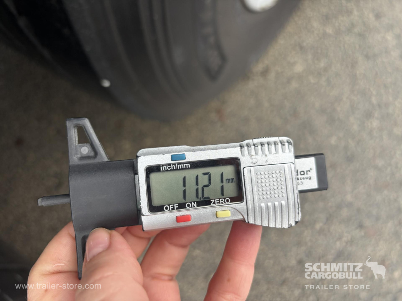 SCHMITZ Curtainsider Standard - Tentinė puspriekabė: foto 4 SCHMITZ Curtainsider Standard - Tentinė puspriekabė: foto 4