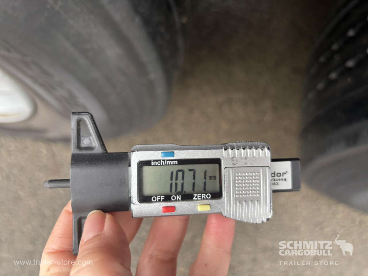 SCHMITZ Curtainsider Standard - Tentinė puspriekabė: foto 2 SCHMITZ Curtainsider Standard - Tentinė puspriekabė: foto 2