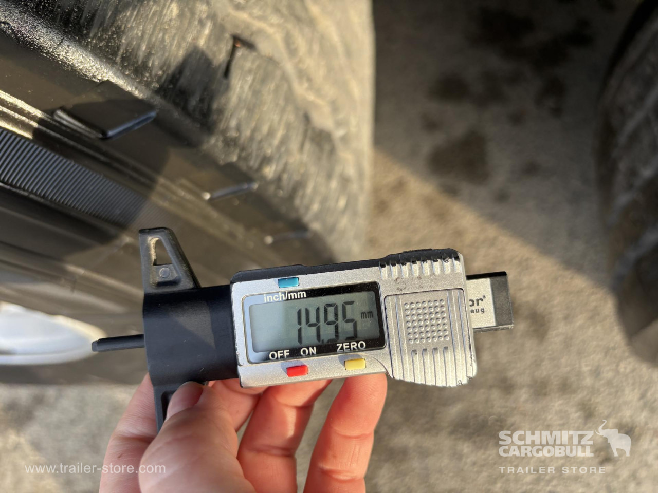 SCHMITZ Curtainsider Standard - Tentinė puspriekabė: foto 2 SCHMITZ Curtainsider Standard - Tentinė puspriekabė: foto 2