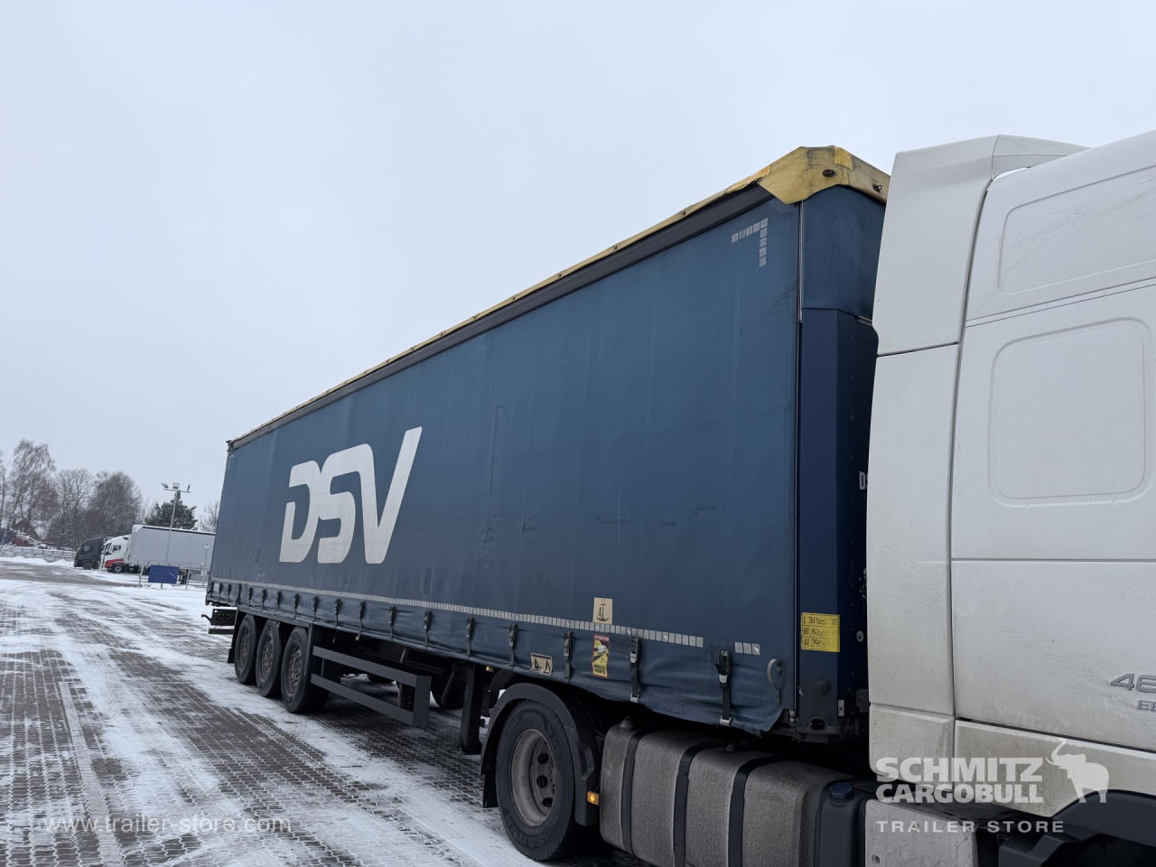SCHMITZ Curtainsider Standard - Tentinė puspriekabė: foto 4 SCHMITZ Curtainsider Standard - Tentinė puspriekabė: foto 4