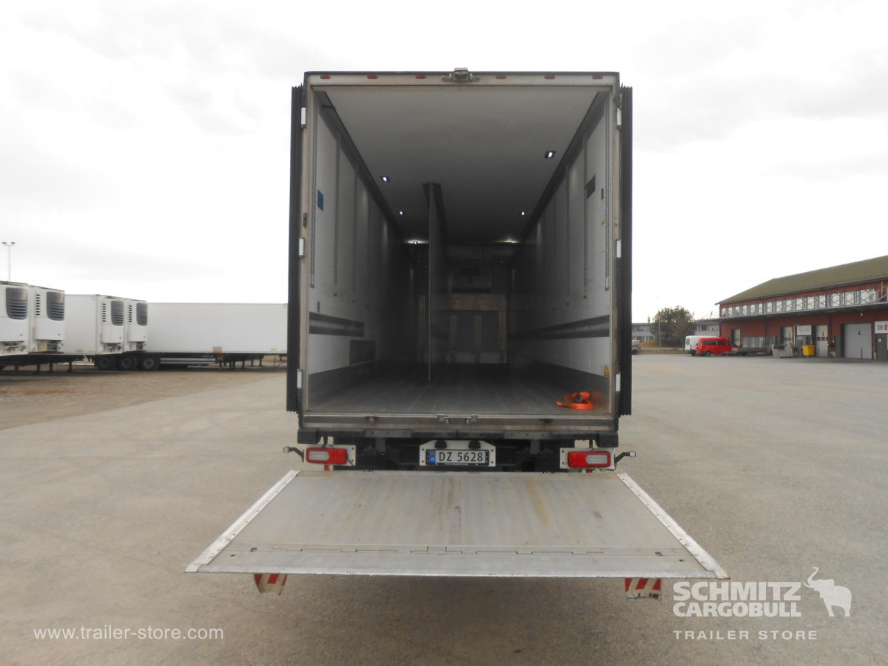 SCHMITZ Reefer Multitemp Taillift - Izoterminis puspriekabė: foto 3 SCHMITZ Reefer Multitemp Taillift - Izoterminis puspriekabė: foto 3