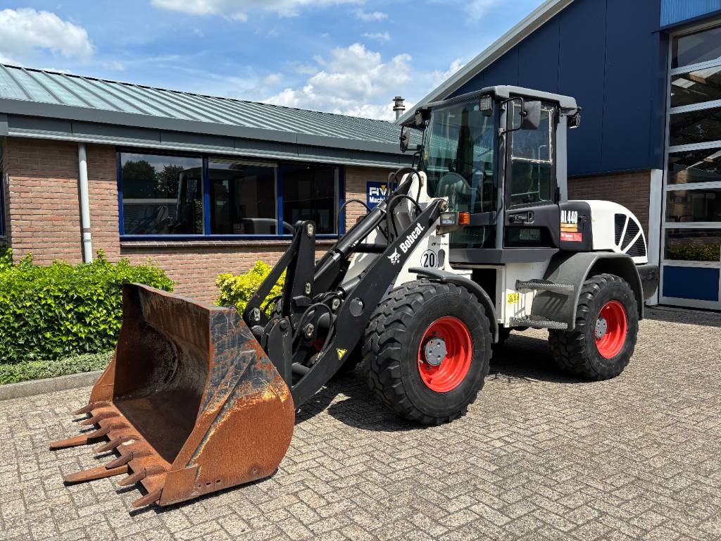 Bobcat AL 440 D - Ratinis krautuvas: foto 1 Bobcat AL 440 D - Ratinis krautuvas: foto 1