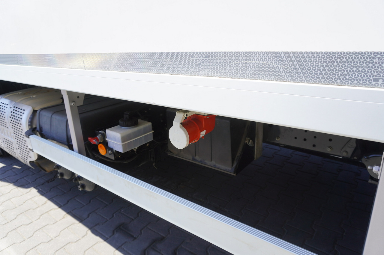 Refrižeratorius sunkvežimis IVECO Eurocargo 100-190 4x2 E6 / Refrigerator / Dhollandia 1.5 T: foto 12 Refrižeratorius sunkvežimis IVECO Eurocargo 100-190 4x2 E6 / Refrigerator / Dhollandia 1.5 T: foto 12