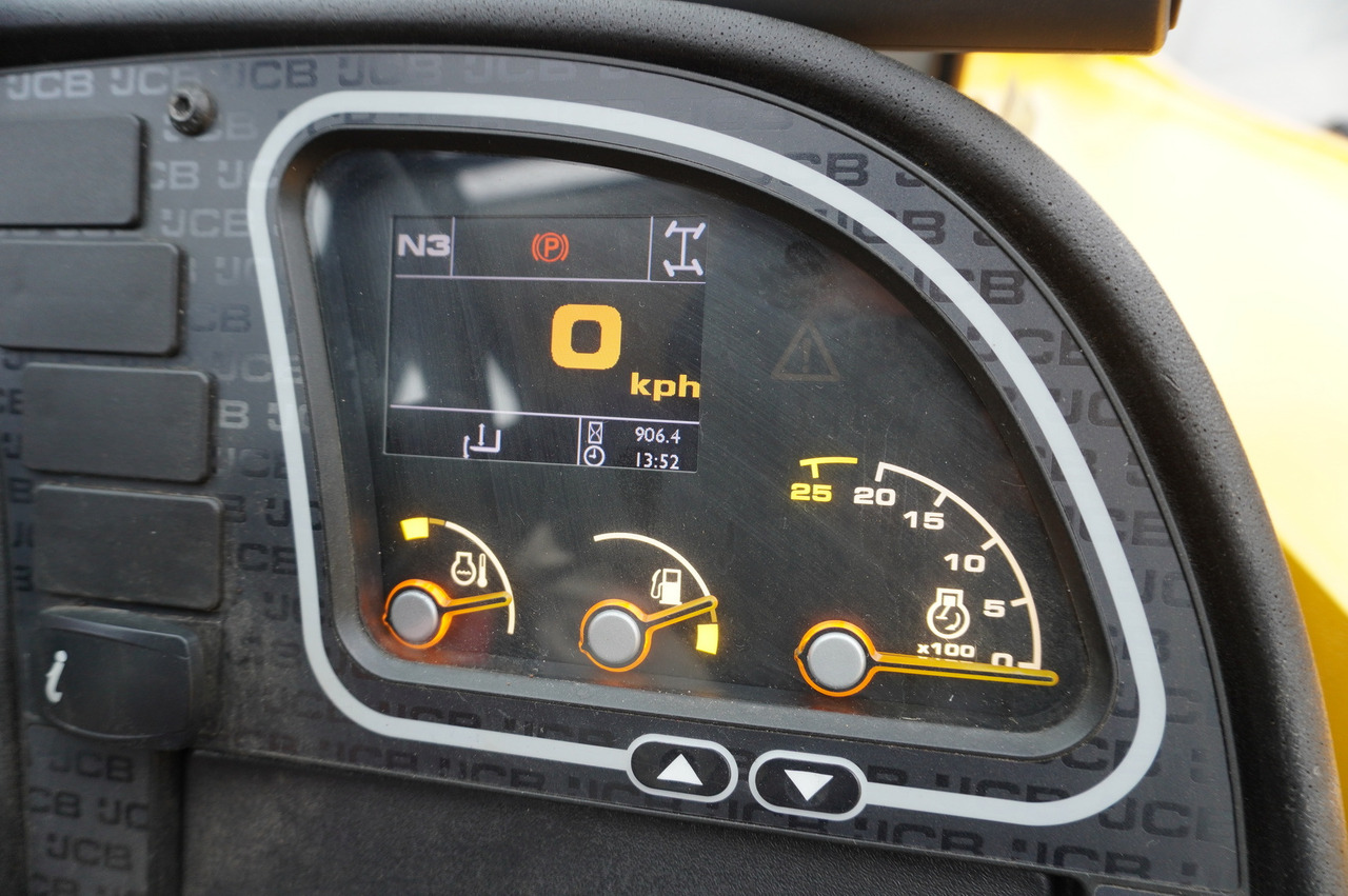 JCB 531-70 / 900 MTH telescopic charger! / 3.1 T / 7 M - Teleskopinis ratinis krautuvas: foto 2 JCB 531-70 / 900 MTH telescopic charger! / 3.1 T / 7 M - Teleskopinis ratinis krautuvas: foto 2