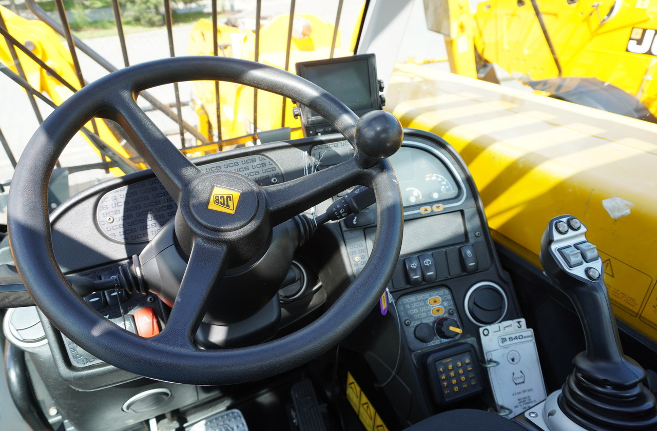 JCB 540-200 Telescopic Loader / 20 m reach / joystick / 2 units - Teleskopinis ratinis krautuvas: foto 4 JCB 540-200 Telescopic Loader / 20 m reach / joystick / 2 units - Teleskopinis ratinis krautuvas: foto 4
