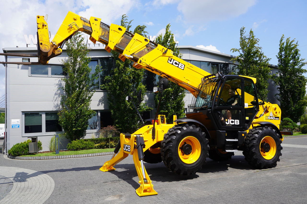 JCB 540-200 Telescopic Loader / 20 m reach / joystick / 2 units - Teleskopinis ratinis krautuvas: foto 3 JCB 540-200 Telescopic Loader / 20 m reach / joystick / 2 units - Teleskopinis ratinis krautuvas: foto 3