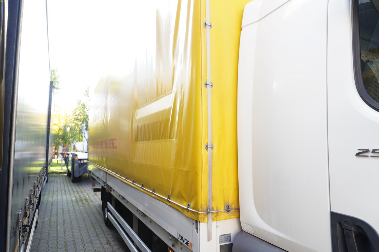 JUNGE Body Tarpaulin JUNGE / 18 Europallets / 2015 - Tentinis kėbulas: foto 4 JUNGE Body Tarpaulin JUNGE / 18 Europallets / 2015 - Tentinis kėbulas: foto 4