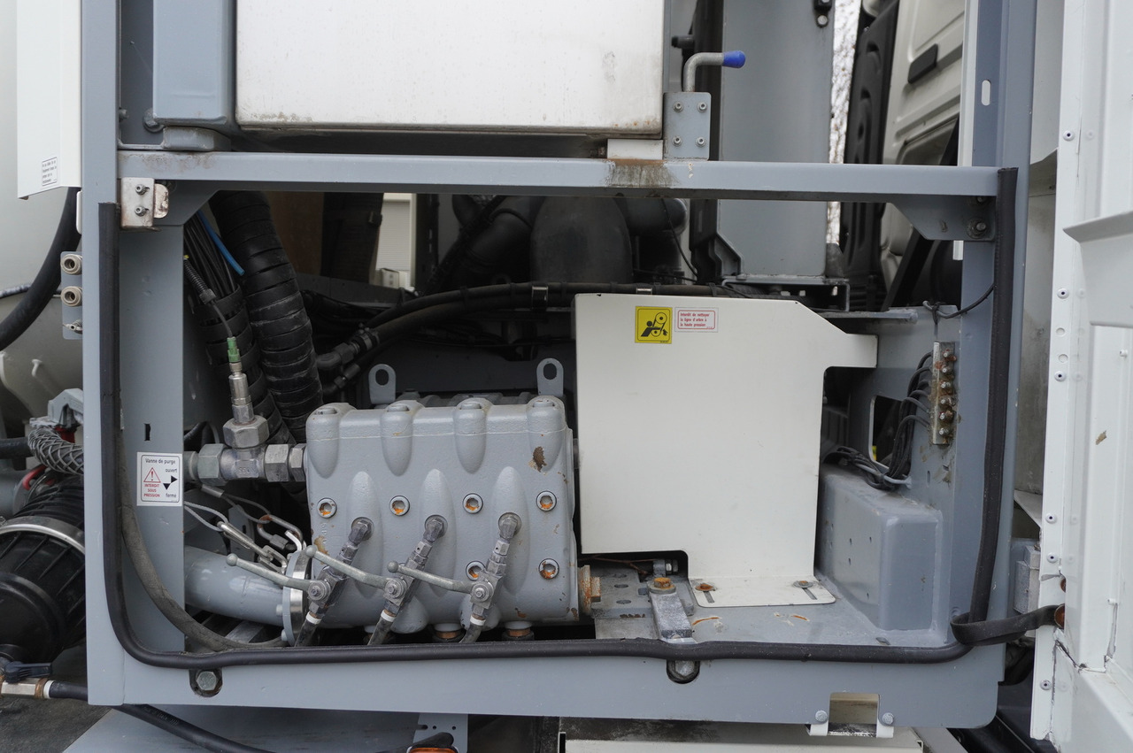 Asenizatorius MAN TGS 26.360 E6 / RIVARD sewage cleaner 18 m3 / 180 tho. km / steering axle / 2 units: foto 20