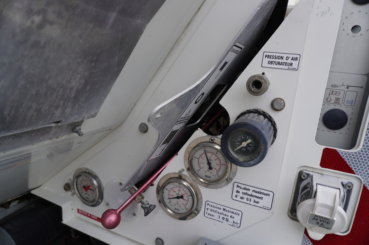 Asenizatorius MAN TGS 26.360 E6 / RIVARD sewage cleaner 18 m3 / 180 tho. km / steering axle / 2 units: foto 22